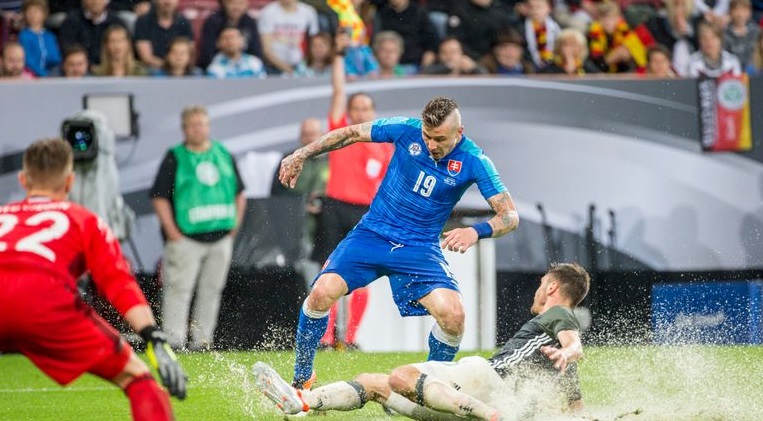 Phong do Slovakia vs Duc gan day